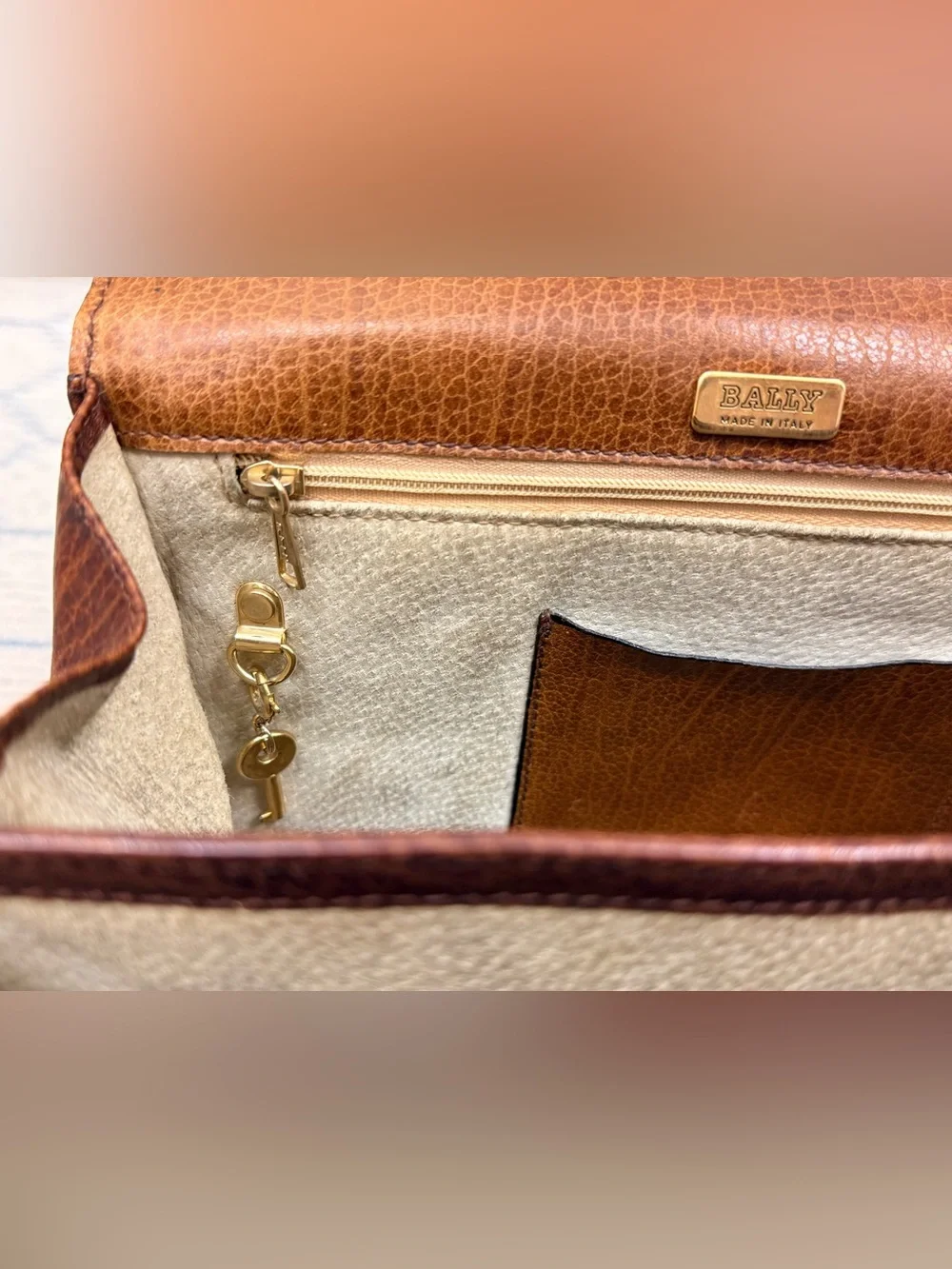 BALLY Vintage 90s Unisex Classic Brown Boar Leather 2-Way Top Handle W/ Org. Key - Picture 13 of 16